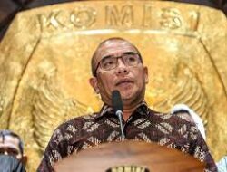 Presiden Jokowi Berhentikan secara tidak Hormat Hasyim Asy’ari dari KPU