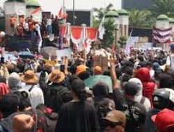 Aktivis 98 dan Sejumlah Guru Besar Kompak Ikut Unjuk Rasa di DPR, Suarakan Penolakan Revisi UU Pilkada