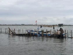 Libatkan Nelayan, TNI AL Targetkan Pembongkaran Pagar Laut di Tangerang Selesai dalam 10 Hari