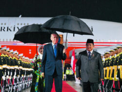 Bentuk Kedekatan, Presiden Prabowo Sambut Langsung Presiden Erdogan di Bandara