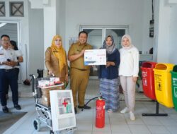 Disporapar Samarinda Serahkan Bantuan ke Para Pelaku Usaha Wisata 