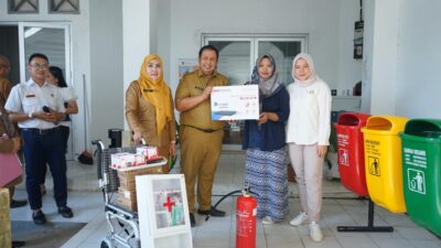 Disporapar Samarinda Serahkan Bantuan ke Para Pelaku Usaha Wisata 