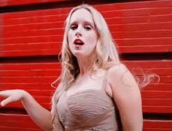 Viral! Bule Nyanyi Dangdut “Crazy For Your Love (Meriang)”, Banjir Pujian dari Netizen