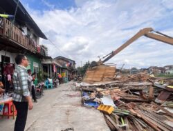 Pemkot Samarinda Tertibkan Bangunan di Bantaran SKM, Wujud Nyata Komitmen Atasi Banjir