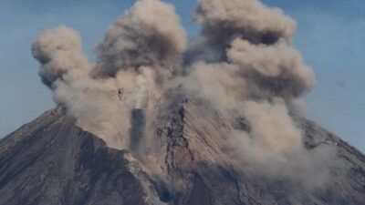 Kembali Erupsi, Kolom Letusan Semeru Capai 2.000 Meter