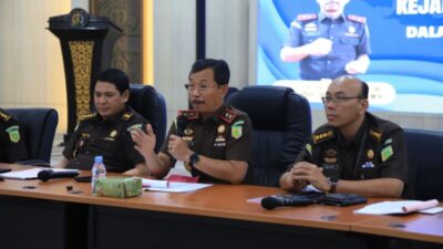 Kepala Kejati Kaltim, Assoc. Prof. Dr. Supardi, dalam konferensi pers peringatan Hari Antikorupsi Sedunia (Hakordia) 2025 di Kantor Kejati Kaltim