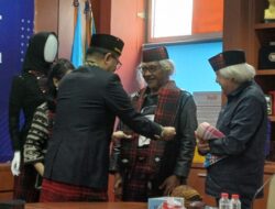 Anugerah PWI Pusat 2026, Andi Harun Sabet Trofi Abyakta Lewat Sarung Samarinda