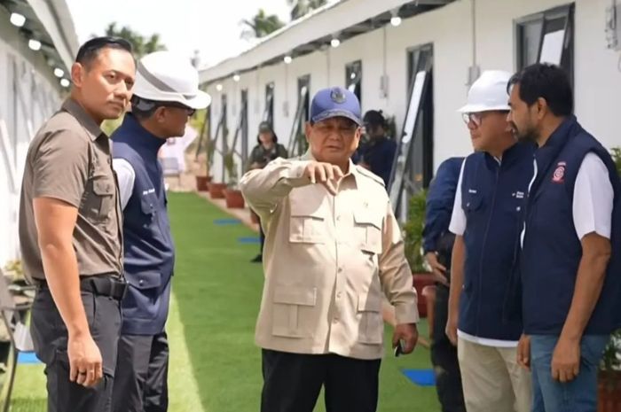 Presiden Republik Indonesia, Prabowo Subianto meninjau langsung pembangunan Rumah Hunian Sementara (Huntara) Danantara di Kabupaten Aceh Tamiang