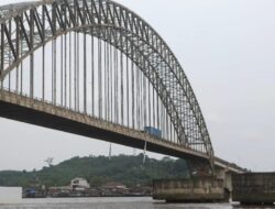 Kapal SPOB Bersandar di Jembatan Mahulu, KSOP Tegaskan Bukan Tabrakan