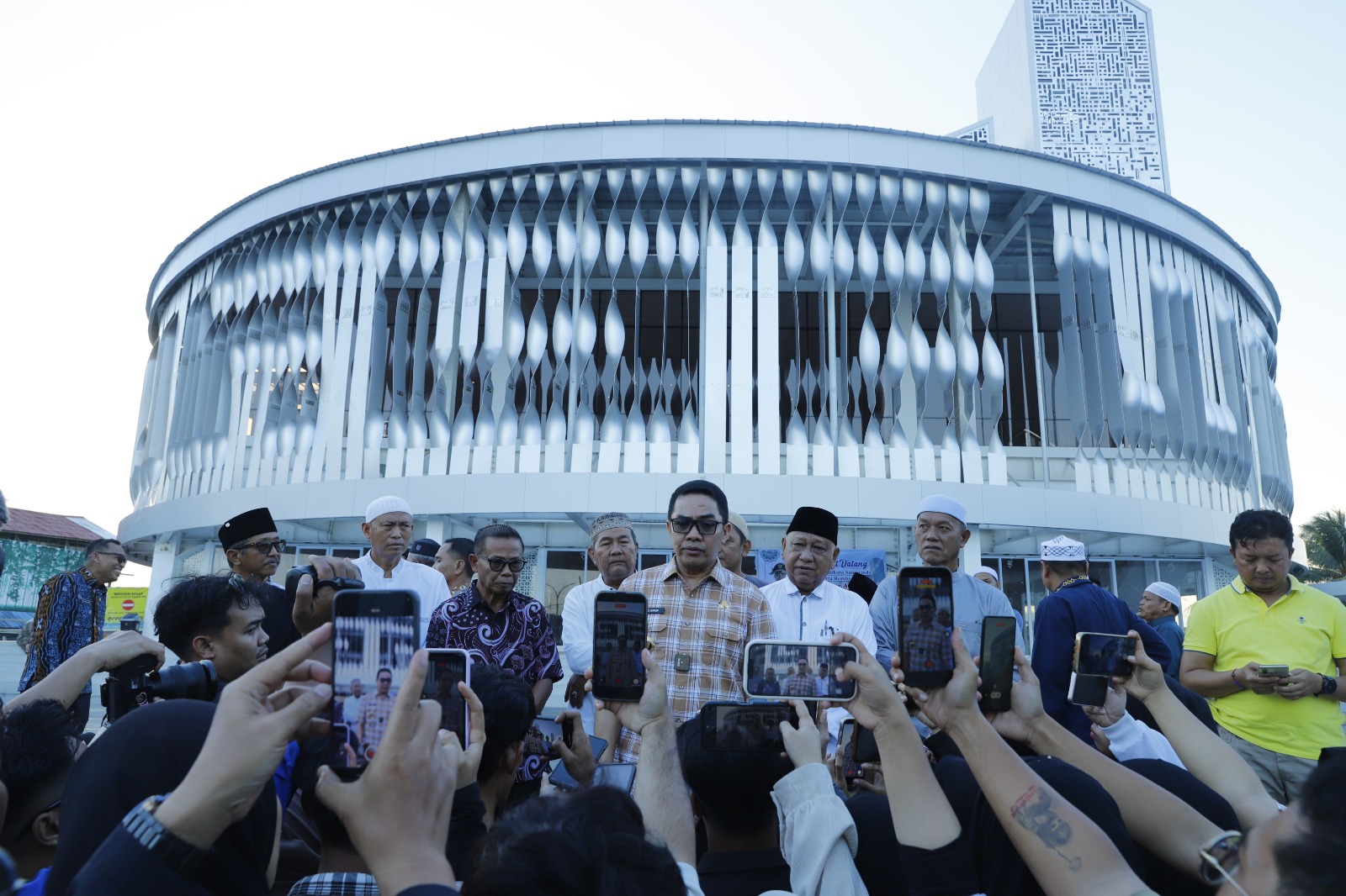 Wali Kota Samarinda, Andi Harun saat melakukan tinjauan di Masjid Ash-Shabirin di Kelurahan Sungai Keledang