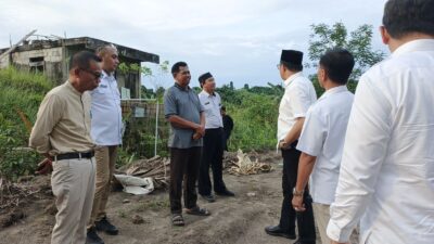 Wali Kota Samarinda, Andi Harun saat melakukan tinjauan di Samarinda Seberang