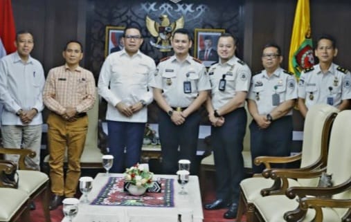 Wali Kota Samarinda, Andi Harun menerima audiensi Kepala Kantor Imigrasi Kelas I TPI Samarinda, Misnal Ariyanto.