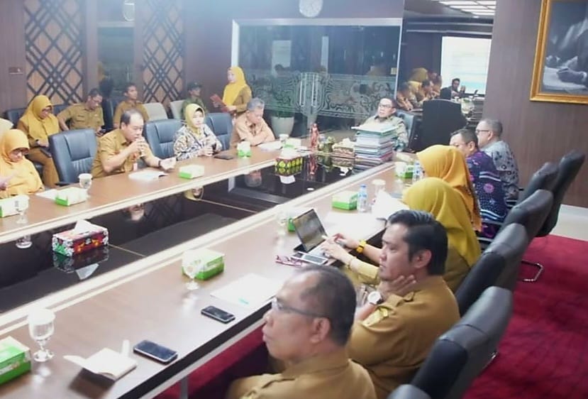 Rapat presentasi perencanaan kios sementara Pasar Segiri