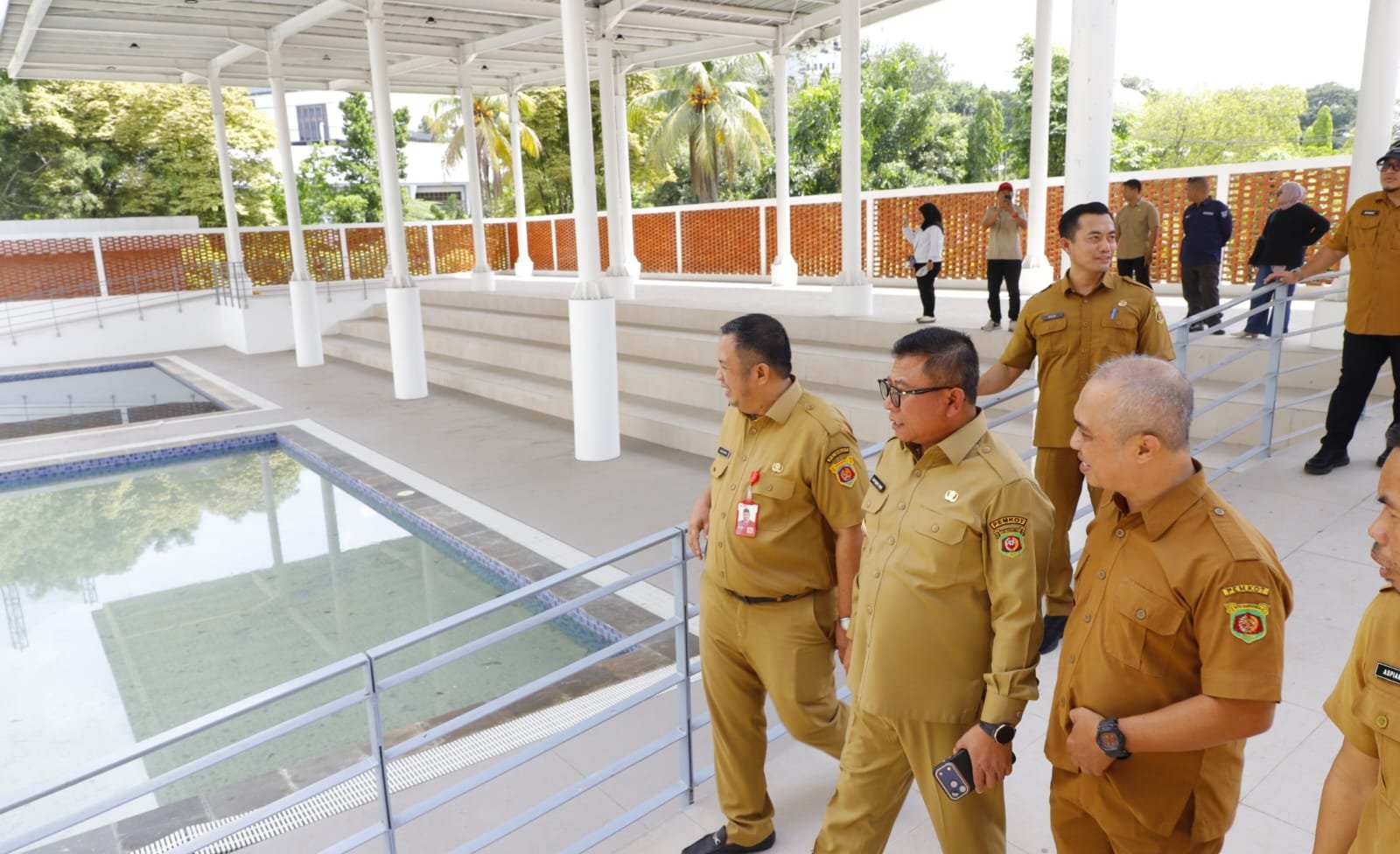 Wakil Wali Kota Samarinda, Saefuddin Zuhri, melakukan peninjauan langsung terhadap fasilitas olahraga driving range golf dan kolam renang
