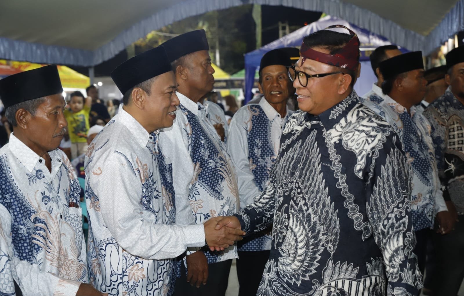 Wakil Wali Kota Samarinda, Saefuddin Zuhri menghadiri pagelaran wayang kulit dalam rangka penutupan Bersih Desa Rawa Makmur
