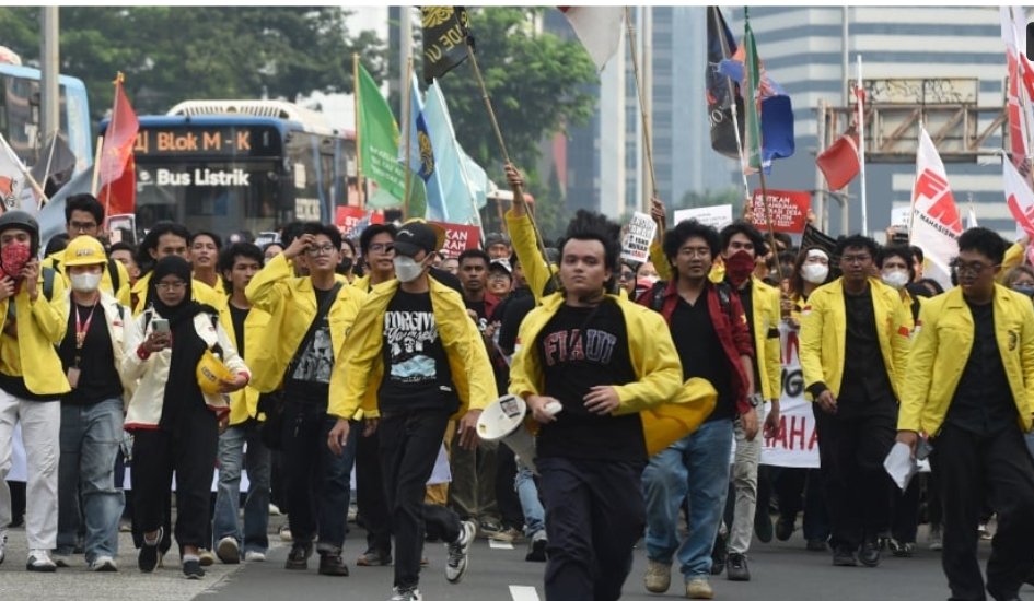 Badan Eksekutif Mahasiswa Universitas Indonesia (BEM UI) memilih menggelar aksi di kawasan Bundaran HI, Jakarta, Selasa (18/8/2026).