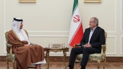 Perdana Menteri Qatar Sheikh Mohammed bin Abdulrahman Al Thani mengunjungi Teheran dan bertemu Presiden Iran Masoud Pezeshkian
