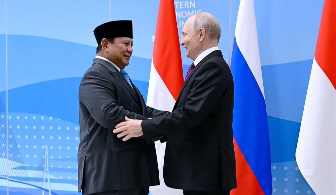 Presiden Rusia Vladimir Putin dan Presiden Indonesia Prabowo Subianto