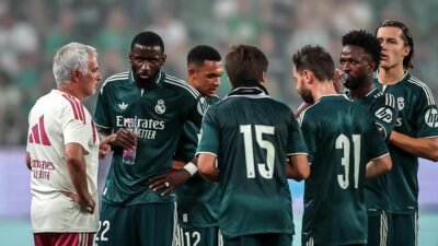 Pelatih Real Madrid, Jose Mourinho dan para pamain Real Madrid