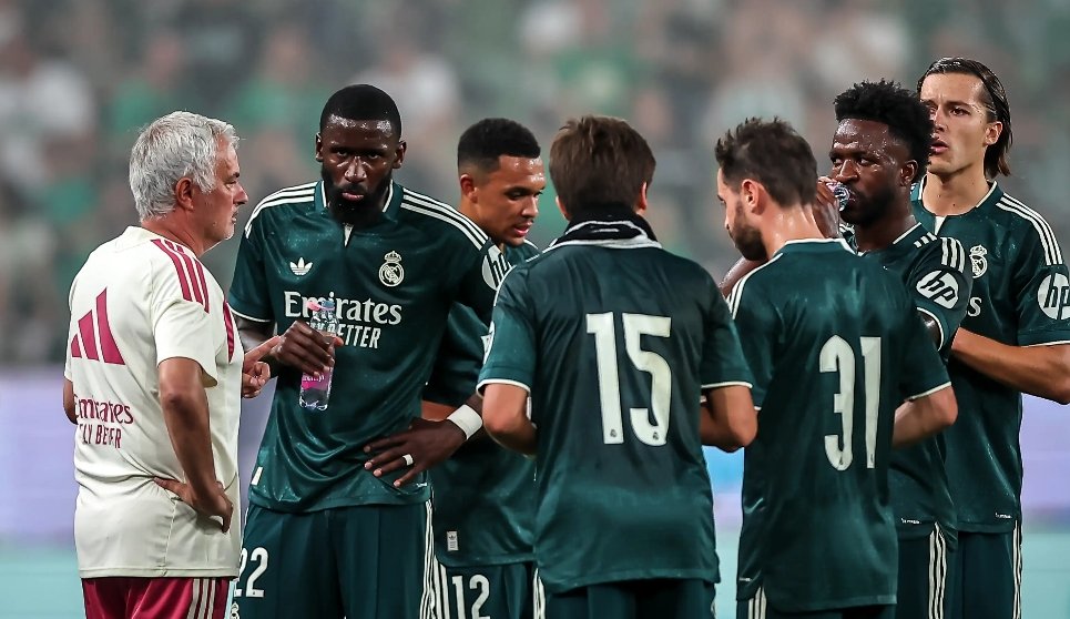 Pelatih Real Madrid, Jose Mourinho dan para pamain Real Madrid