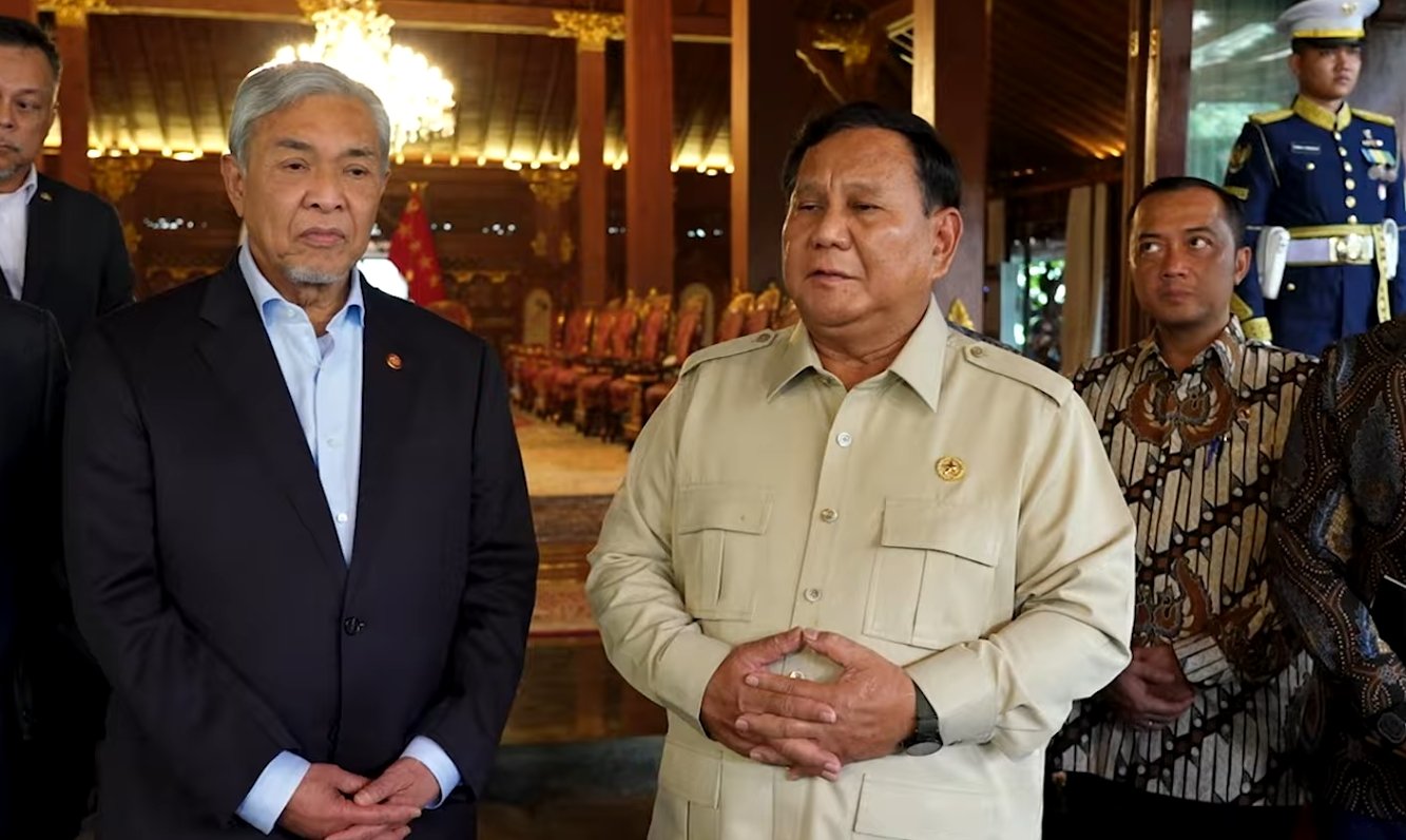 Prabowo setelah menerima kunjungan Wakil Perdana Menteri Malaysia Ahmad Zahid Hamidi di kediamannya di Hambalang
