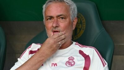 Pelatih Real Madrid Jose Mourinho