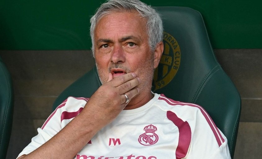 Pelatih Real Madrid Jose Mourinho