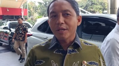 Menteri Kehutanan Raja Juli Antoni