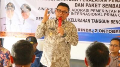 Penyerahan bantuan paket sembako dan alat pemadam kebakaran kepada Tim Relawan Katana Bantuas di Aula Kantor Kelurahan Bantuas, Kecamatan Palaran, Jumat (2/10/2026).