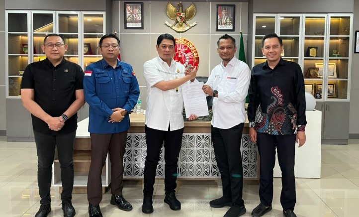 Bara Kaltim Sejahtera (BKS) menerima pengembalian kerugian dari yang diserahkan Kejaksaan Negeri (Kajari) Samarinda