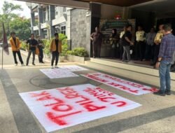Mahasiswa Unmul Gelar Aksi, Desak Transparansi Pilrek dan Tolak Intervensi Eksternal